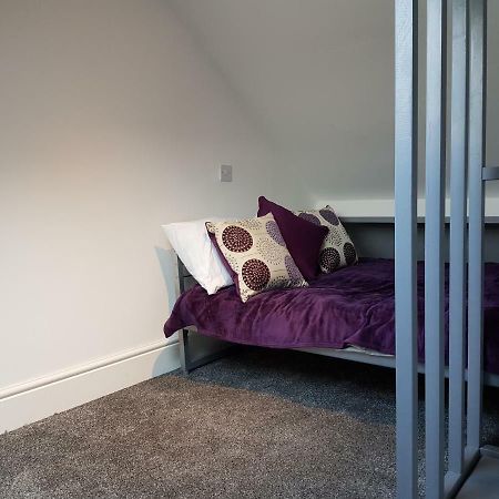 Webb Place 2 Bedroom Apartment ! كرويدون المظهر الخارجي الصورة