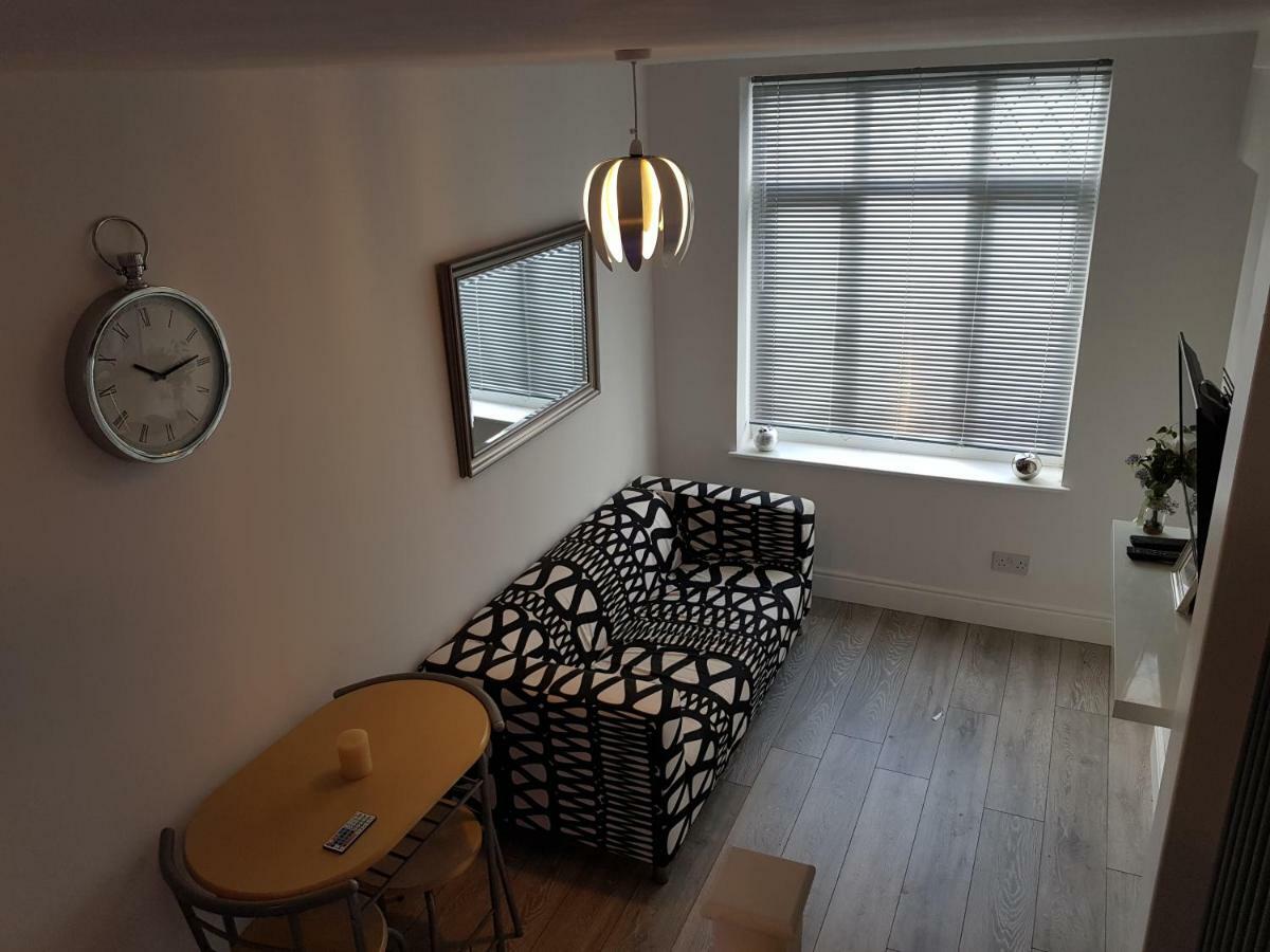 Webb Place 2 Bedroom Apartment ! كرويدون المظهر الخارجي الصورة
